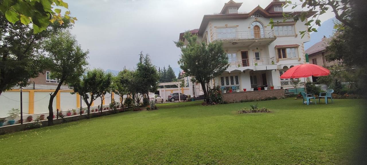 The Clover Inn Сринагар Экстерьер фото